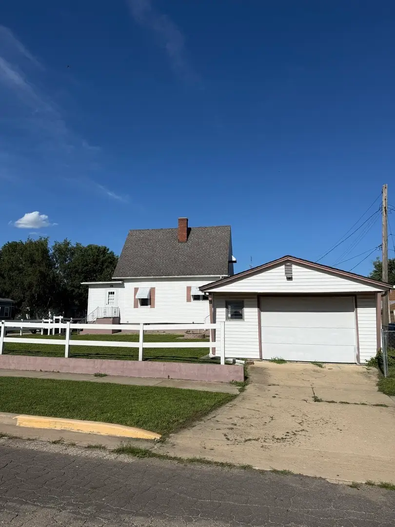 203 E 4th Street, Depue, IL 61322 - #3