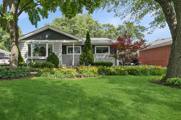 215 Brice Avenue, Mundelein, IL 60060