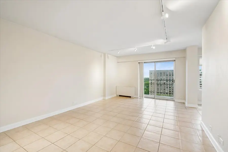 7033 N Kedzie Avenue #1410, Chicago, IL 60645 - #2