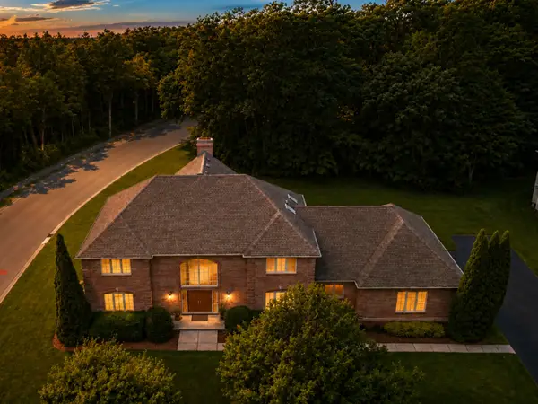 130 N Buckingham Drive, Sugar Grove, IL 60554