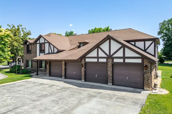 1753 Plymouth Court #B, Wheaton, IL 60189