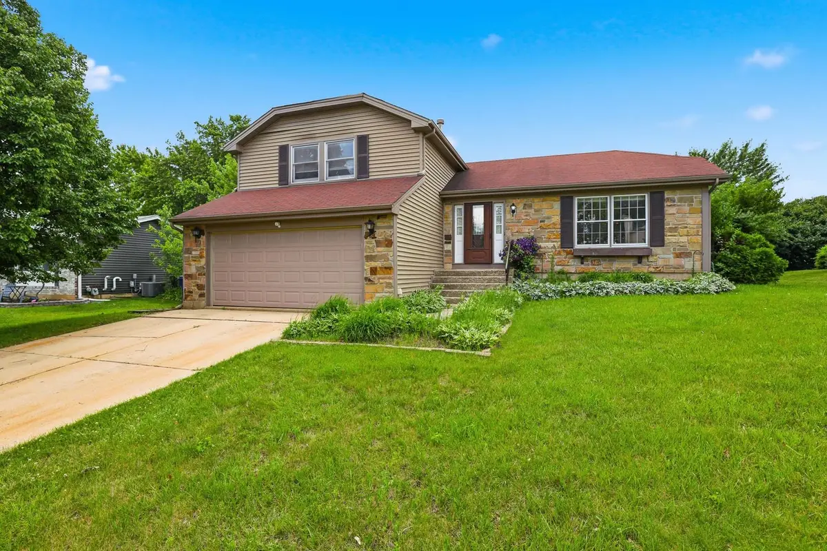 310 Crestwood Court, Algonquin, IL 60102 - #1