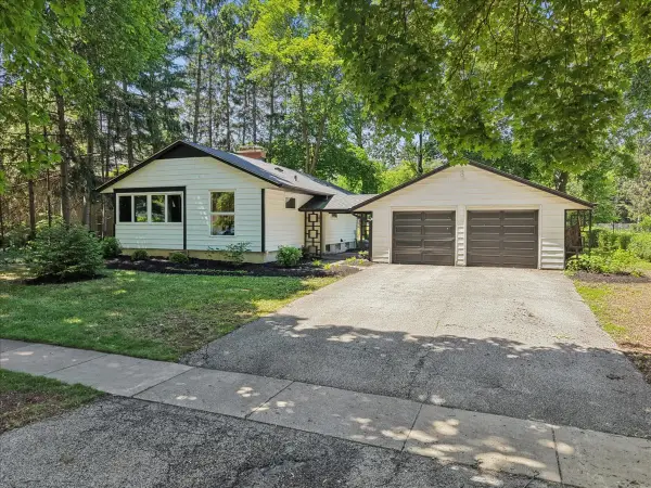 227 Woodland Road, Libertyville, IL 60048