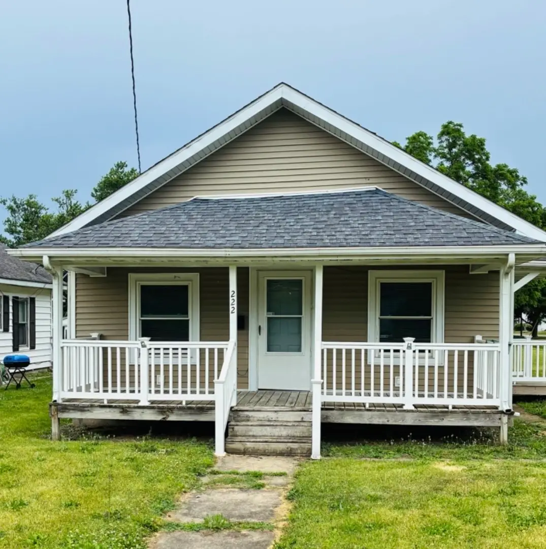 222 E Thompson Avenue, Hoopeston, IL 60942 - #1