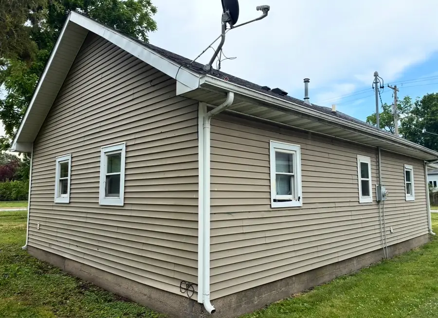 222 E Thompson Avenue, Hoopeston, IL 60942 - #3