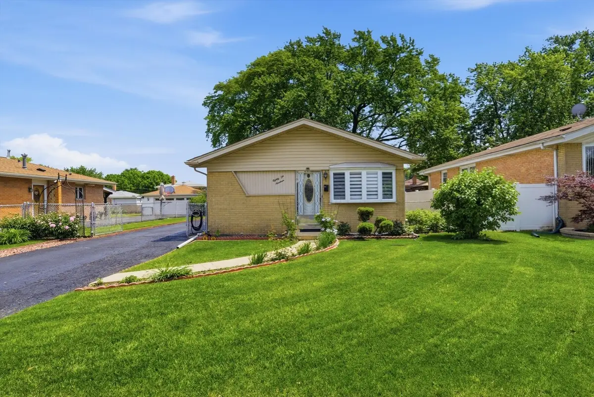 8619 Newland Avenue, Burbank, IL 60459 - #1