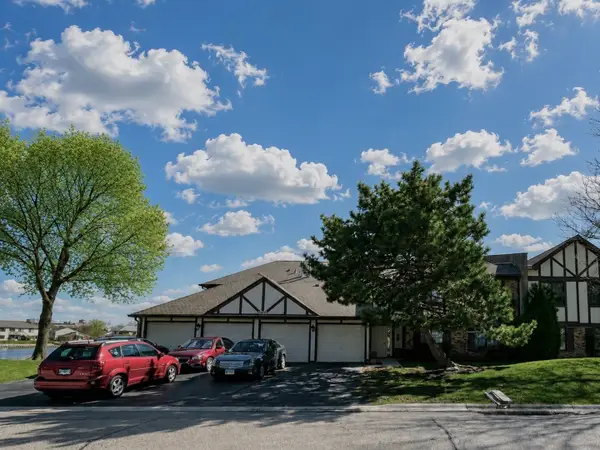 1956 N Hidden Creek Circle #3, Palatine, IL 60074