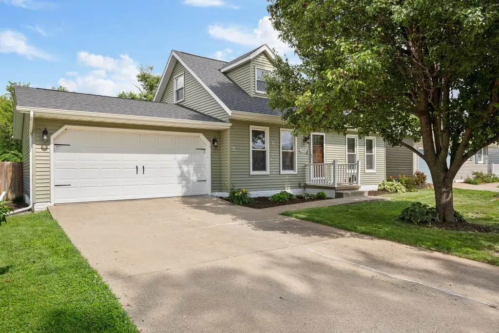 6405 N Hazelwood Avenue, Davenport, IA 52806 - #1