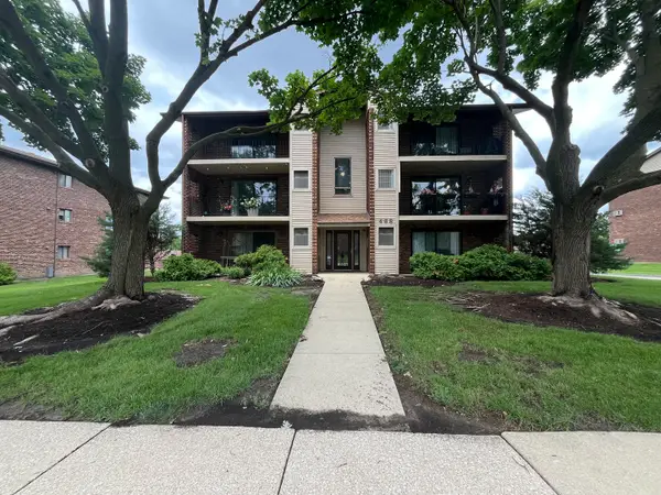 468 Valley Drive #301, Naperville, IL 60563