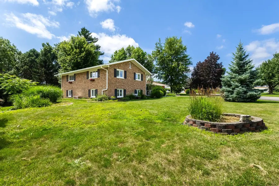 1127 Highland Park Drive, Bettendorf, IA 52722 - #2
