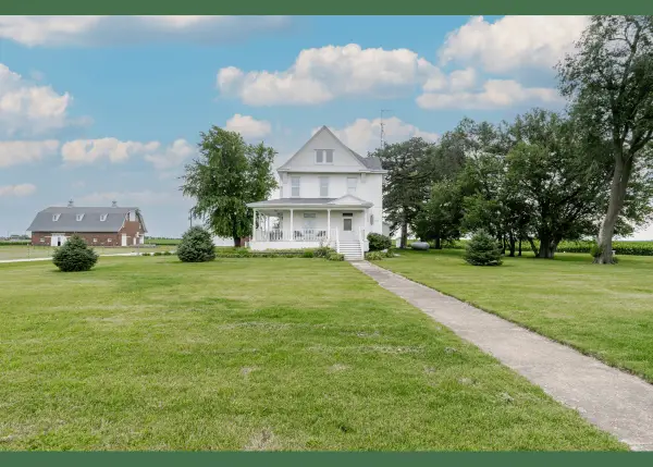 27231 E 3000 North Road, Chenoa, IL 61726