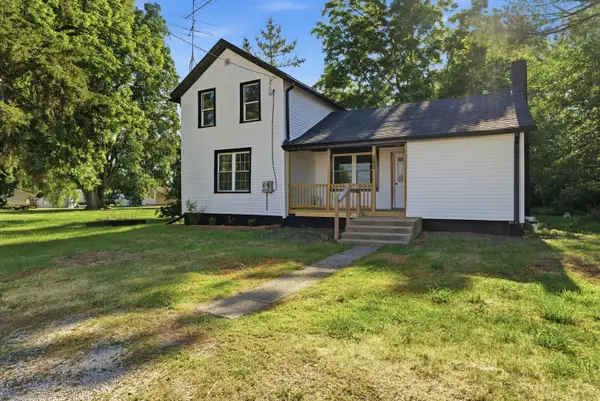 390 N East Avenue N, Amboy, IL 61310