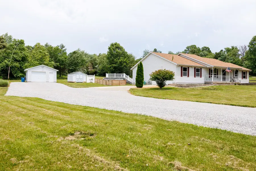 12084 E Hutchison Road, Mount Vernon, IL 62864 - #3