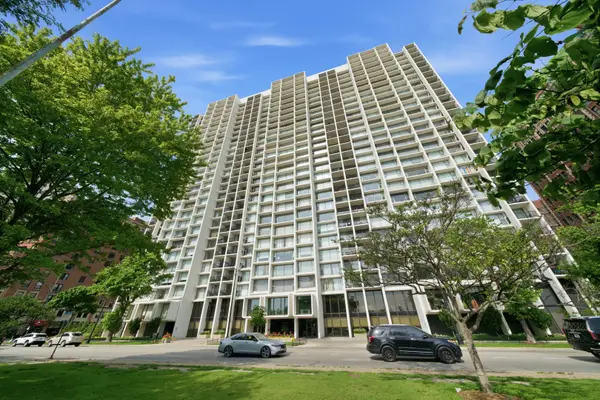 3200 N Lake Shore Drive #2102, Chicago, IL 60657