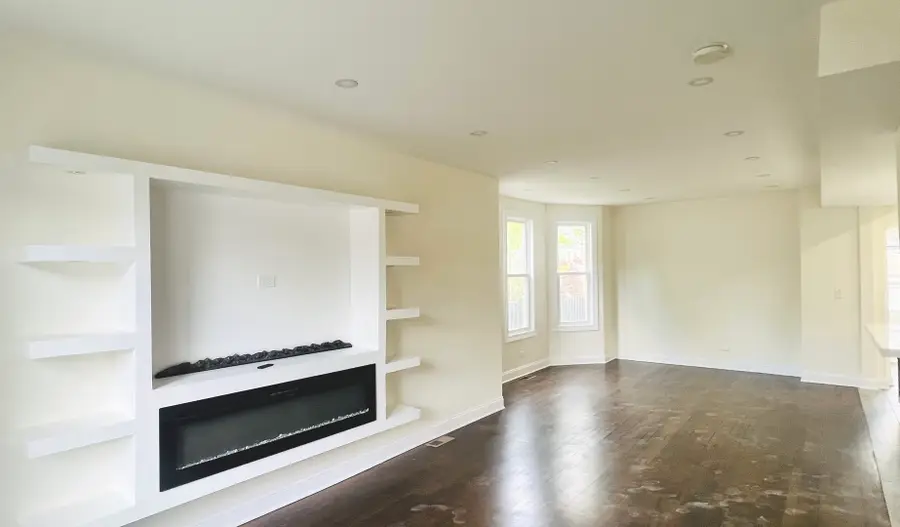 4107 W Addison Street, Chicago, IL 60641 - #2