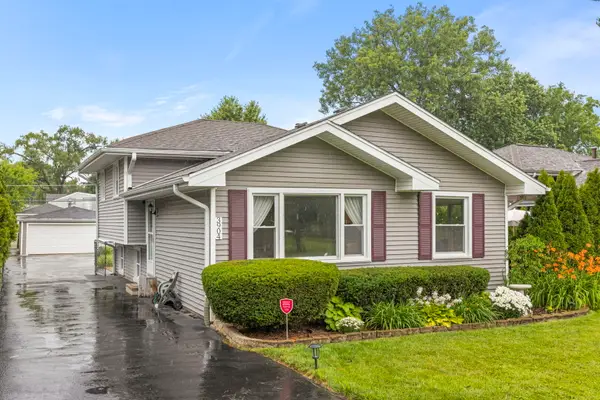 3904 N Adams Street, Westmont, IL 60559