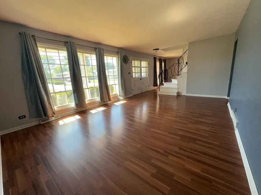 510 S Mount Prospect Road S, Des Plaines, IL 60016 - #3
