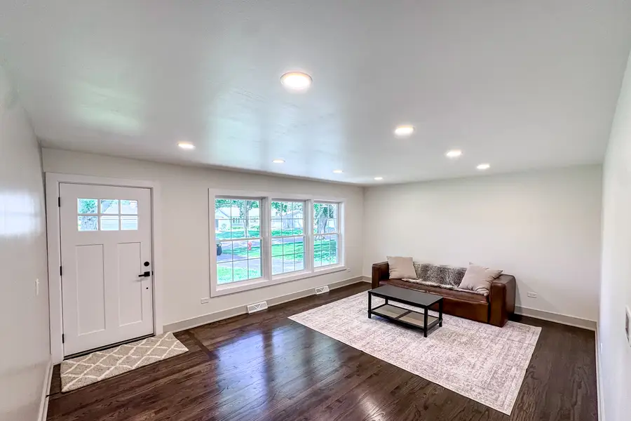 129 Monument Avenue, Barrington, IL 60010 - #2