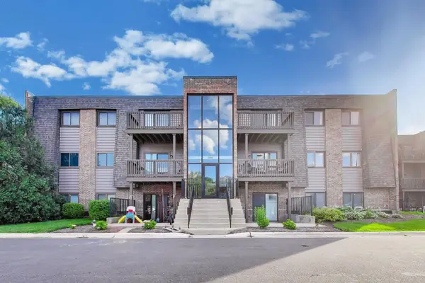 1440 Stonebridge Circle #J12, Wheaton, IL 60189