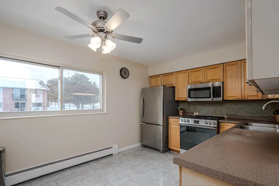 685 E Fullerton Avenue #201, Glendale Heights, IL 60139 - #3