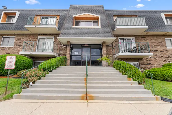 3223 W Parkway Drive #1G, Northbrook, IL 60062
