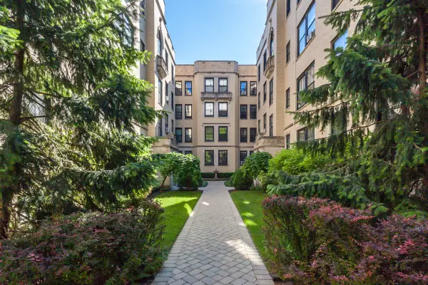 3608 N Pine Grove Avenue #B7, Chicago, IL 60613