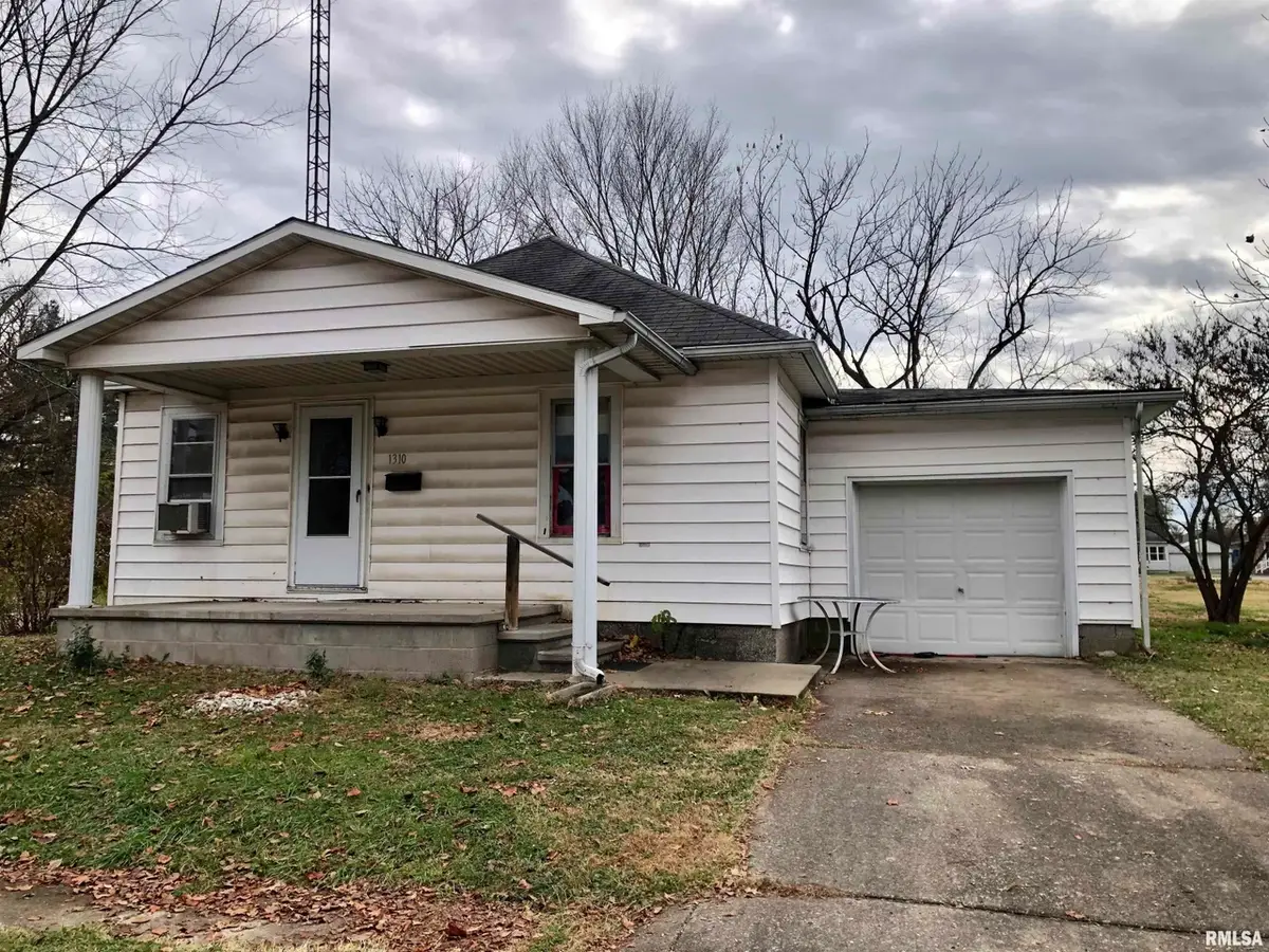 1310 E Poplar Street, West Frankfort, IL 62896 - #1