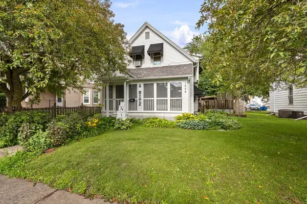 1424 11th Street A, Moline, IL 61265