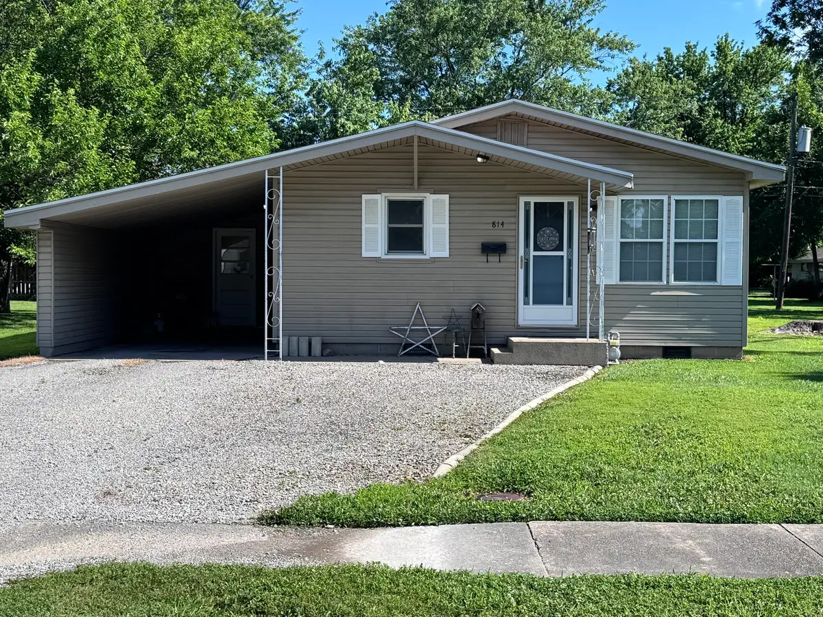814 W Warmouth Street, Salem, IL 62881 - #1