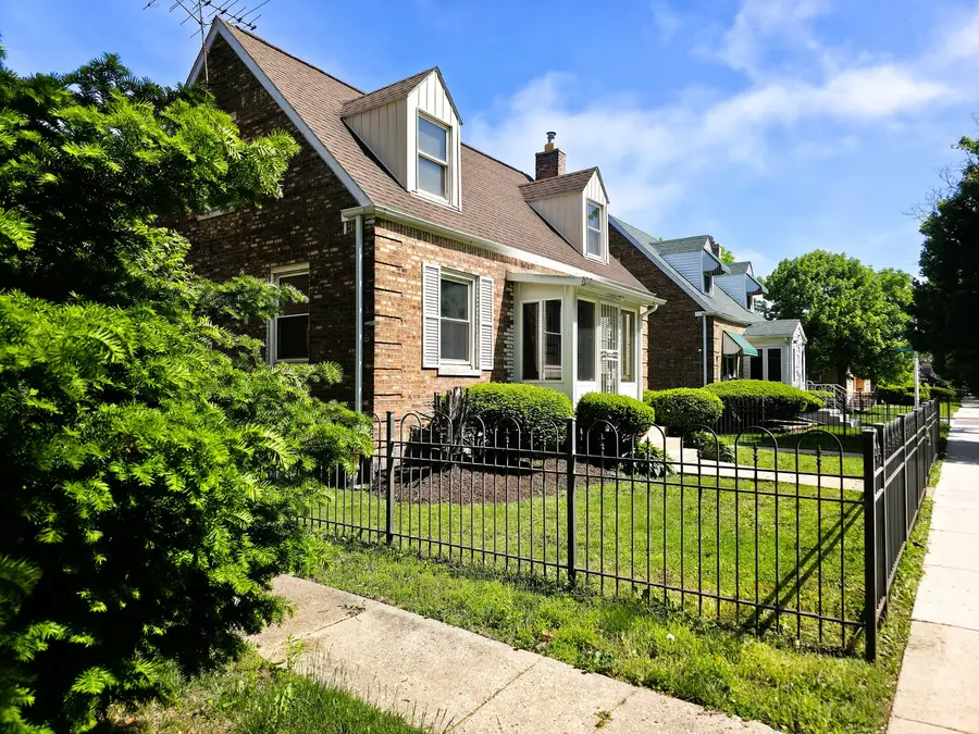 10055 S Oglesby Avenue, Chicago, IL 60617 - #3
