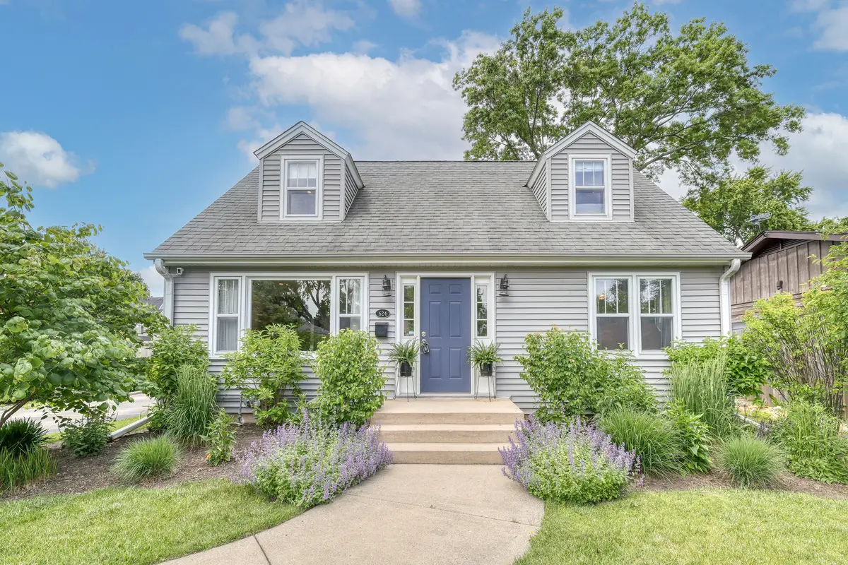 624 N Lincoln Avenue, Geneva, IL 60134 - #1
