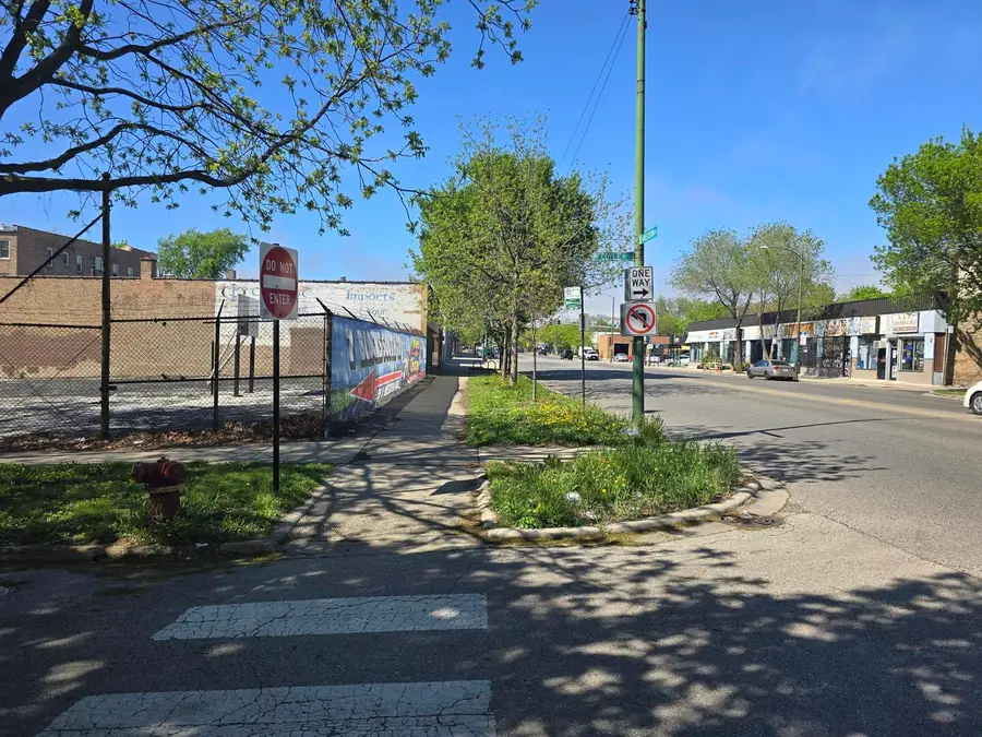 6936 N Western Avenue, Chicago, IL 60645 - #3