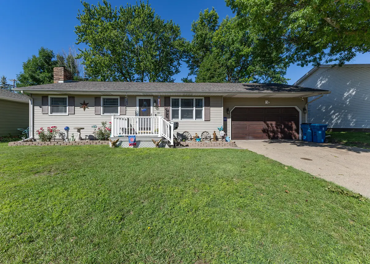 911 6th Avenue, Camanche, IA 52730 - #1