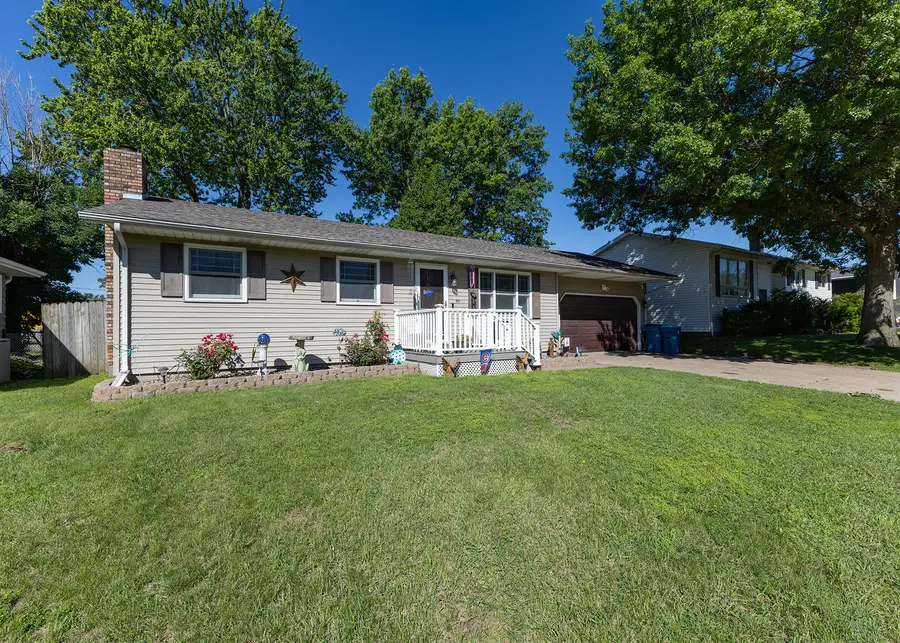 911 6th Avenue, Camanche, IA 52730 - #2