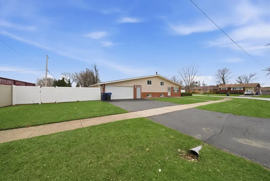 10725 S Rutherford Avenue, Worth, IL 60482 - #3