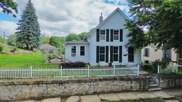 815 10th Avenue, Fulton, IL 61252