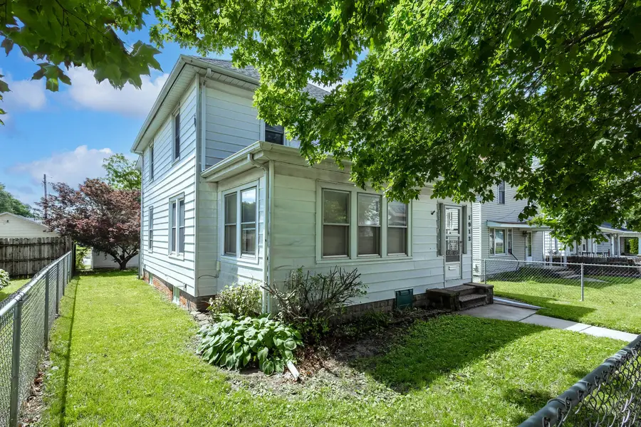 1913 10th Street, Moline, IL 61265 - #2
