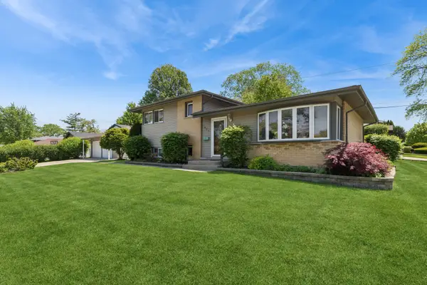 Address Withheld By Seller, Mount Prospect, IL 60056