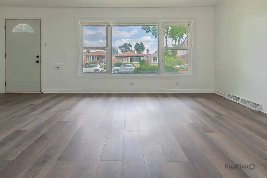 5920 S Merrimac Avenue, Chicago, IL 60638 - #3