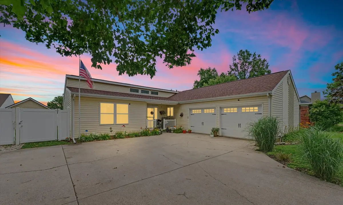 105 Surrey Lane, Arthur, IL 61911 - #1