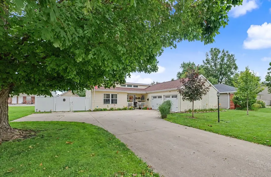 105 Surrey Lane, Arthur, IL 61911 - #3