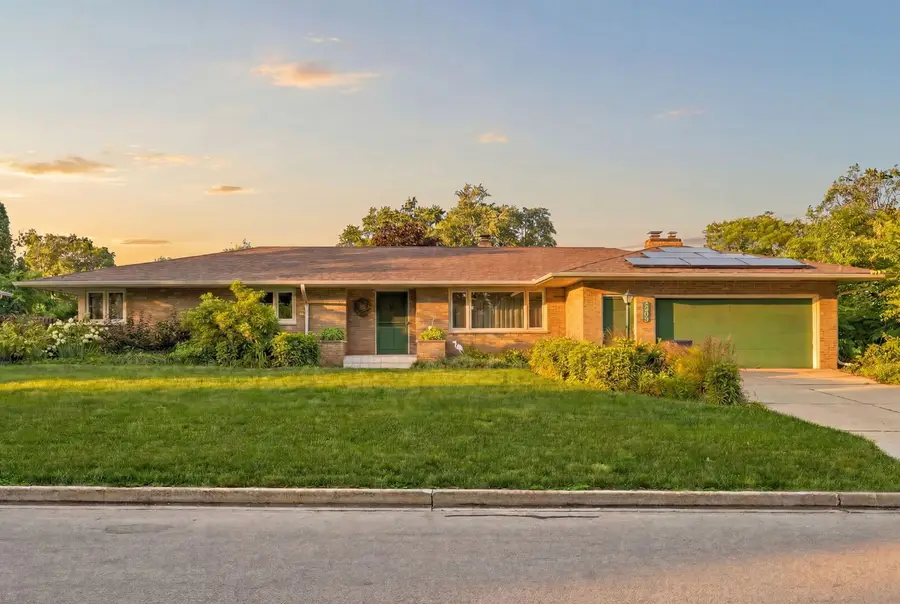 525 E High Street, Sycamore, IL 60178 - #2