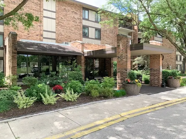 301 Lake Hinsdale Drive #209, Willowbrook, IL 60527