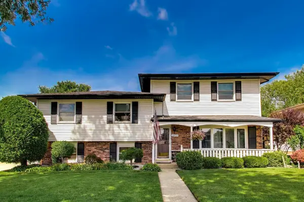 10532 S Sun Valley Court, Palos Hills, IL 60465