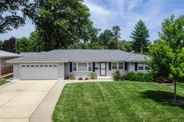16 Woodruff Drive, Bloomington, IL 61701