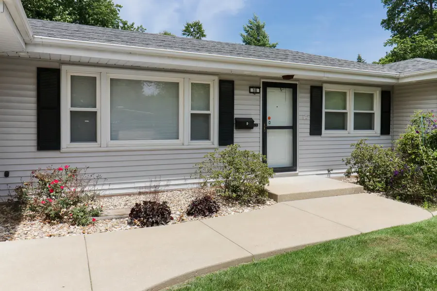 16 Woodruff Drive, Bloomington, IL 61701 - #3