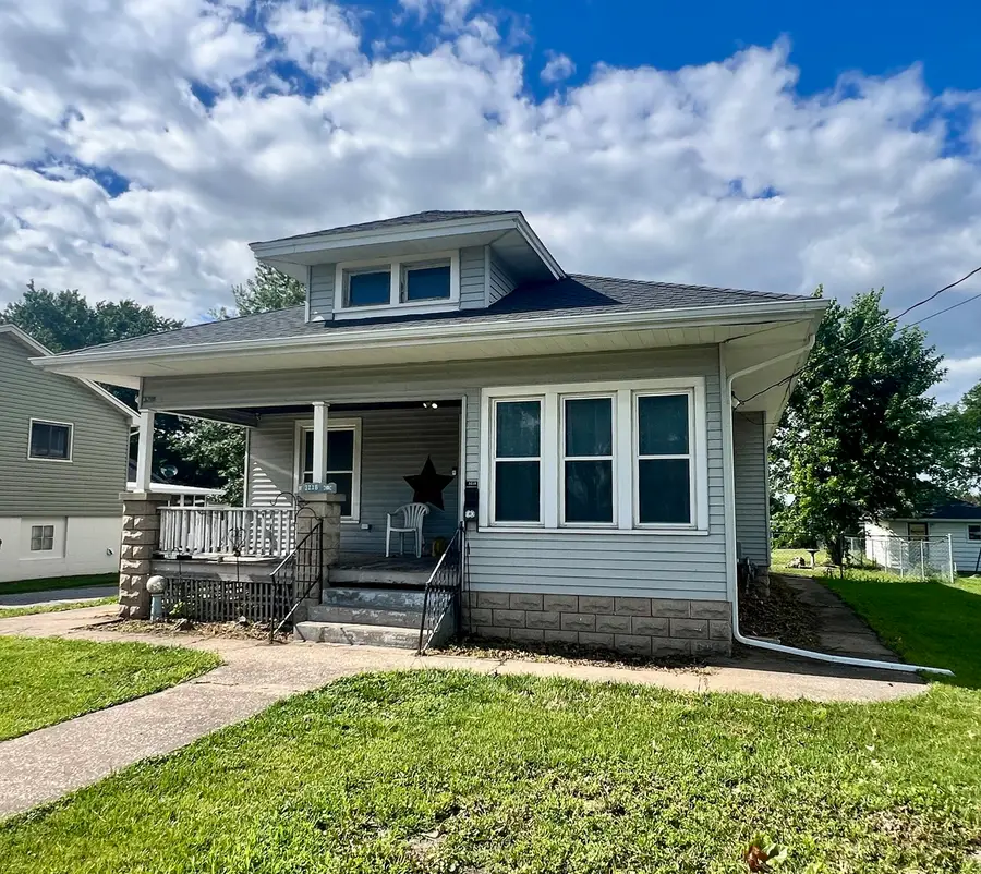 3218 Locust Street W, Davenport, IA 52084 - #2
