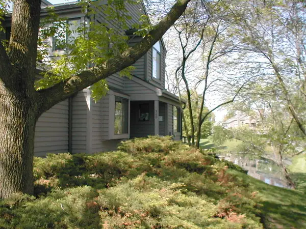 960 Shoreline Road #897, Lake Barrington, IL 60010