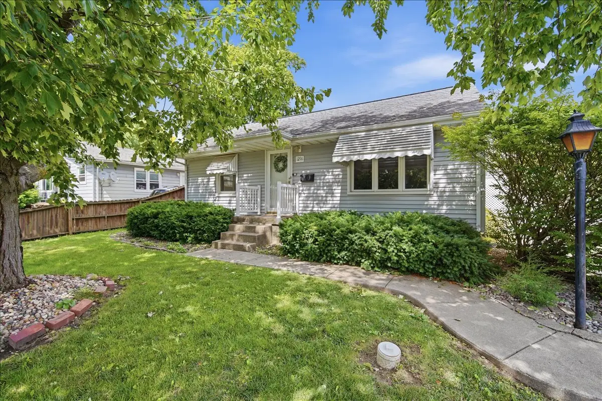 1216 S Mason Street, Bloomington, IL 61701 - #1