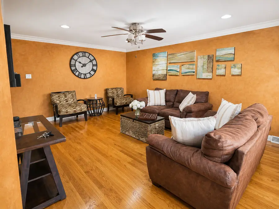 8630 S Kilbourn Avenue, Chicago, IL 60652 - #3